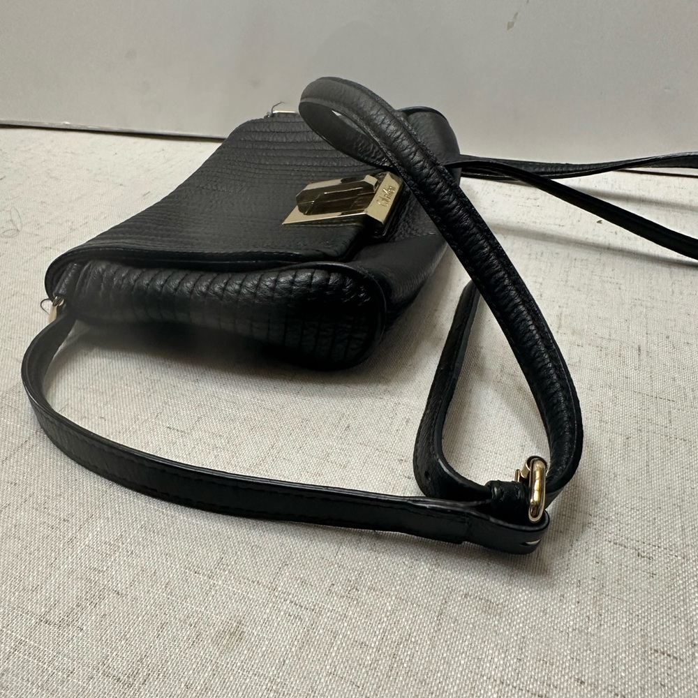 šCalvin Klein Black Quilted Shoulder Bag with Gold-Tone Accent - Picture 4 of 11